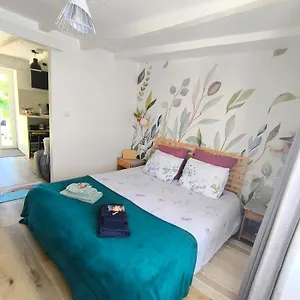Le Tigite B&b, Autonome Avec Entree Independante, Petit-dej Et Linge Fourni, Pour 1 A 4p -queen Size Et Canape Lit Double- Couette-café Allaire